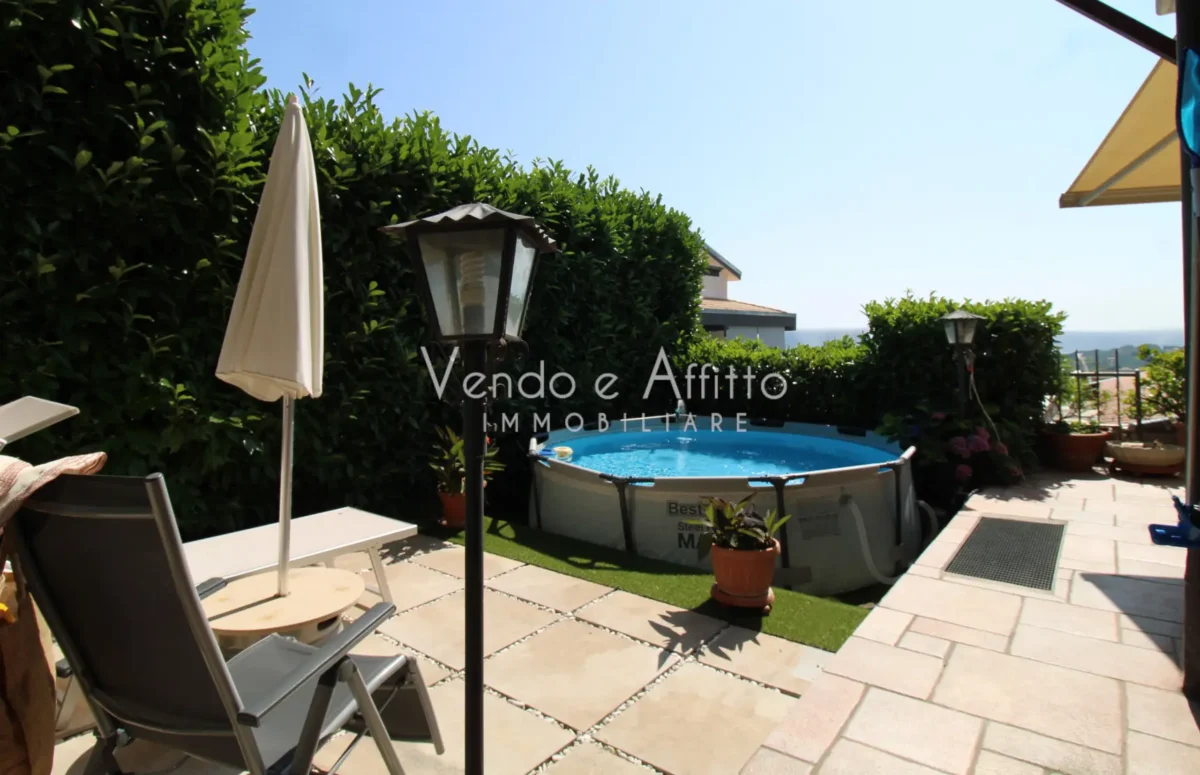 Villa con giardino e vista mare