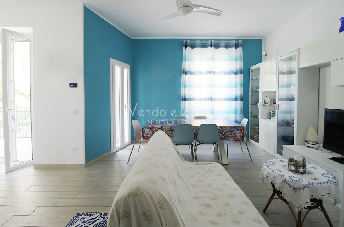 Appartamento con terrazzo al mare
