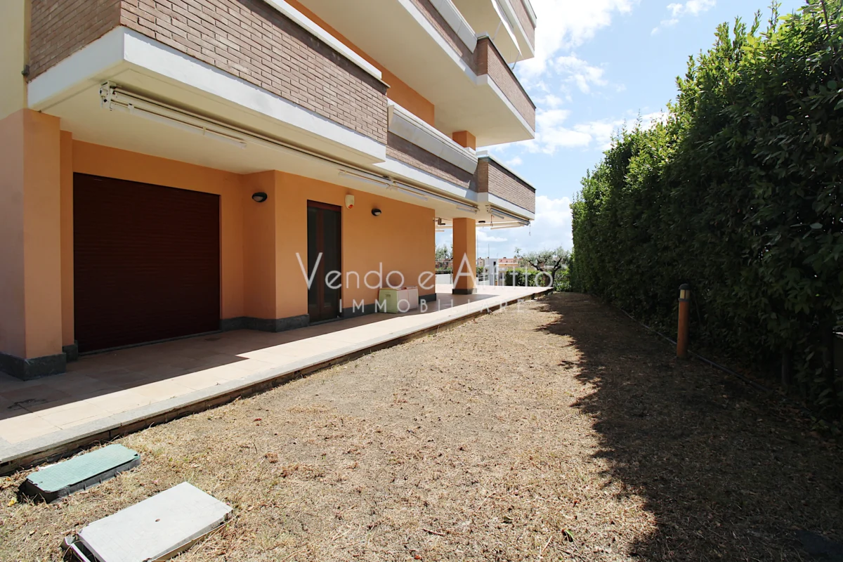 Appartamento con giardino vista mare