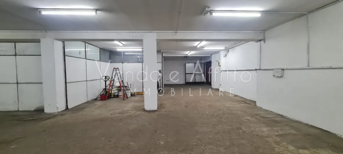 IN VENDITA – MAGAZZINO/OFFICINA CON UFFICI A VASTO