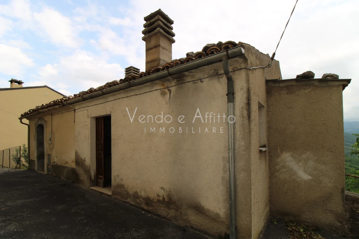 Casa indipendente con giardino