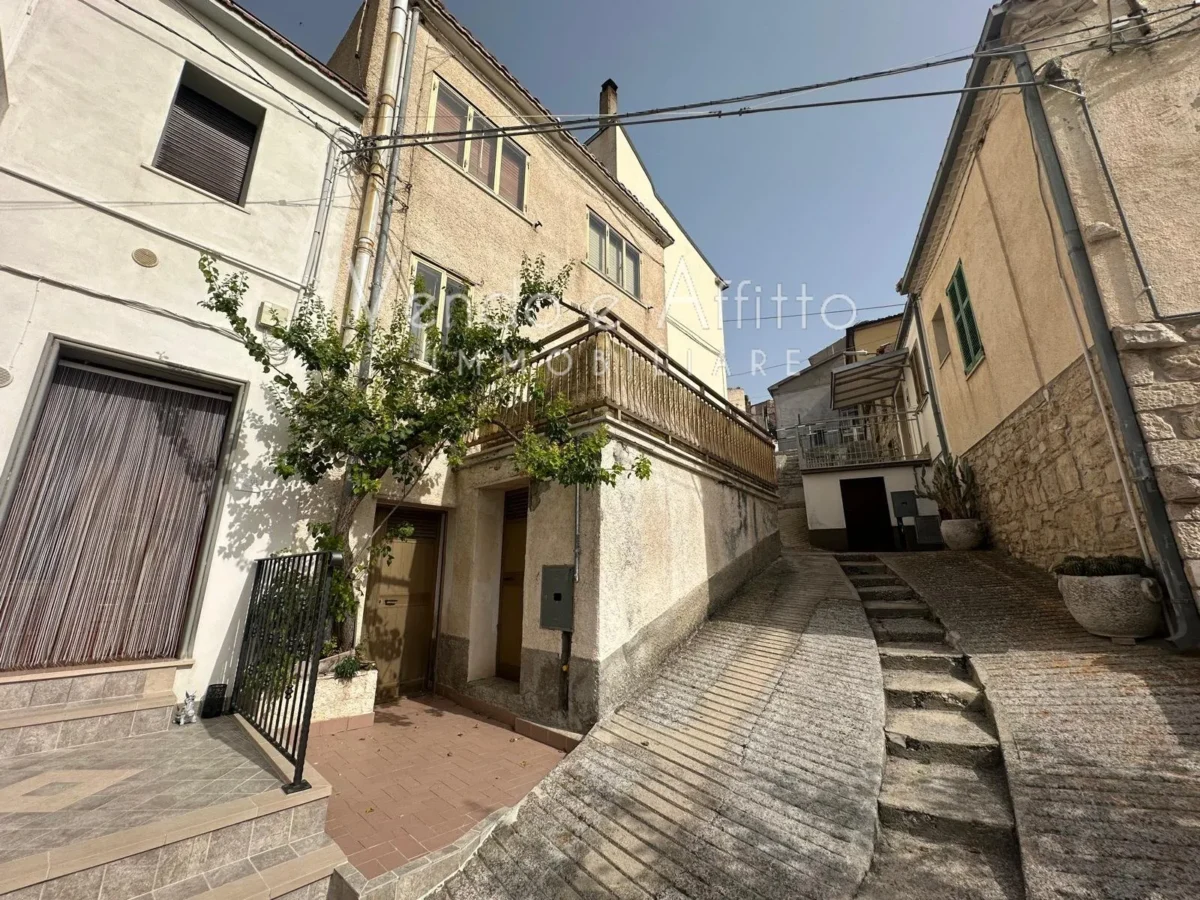 Casa indipendente con camino, terrazzo e vista panoramica a Celenza sul Trigno