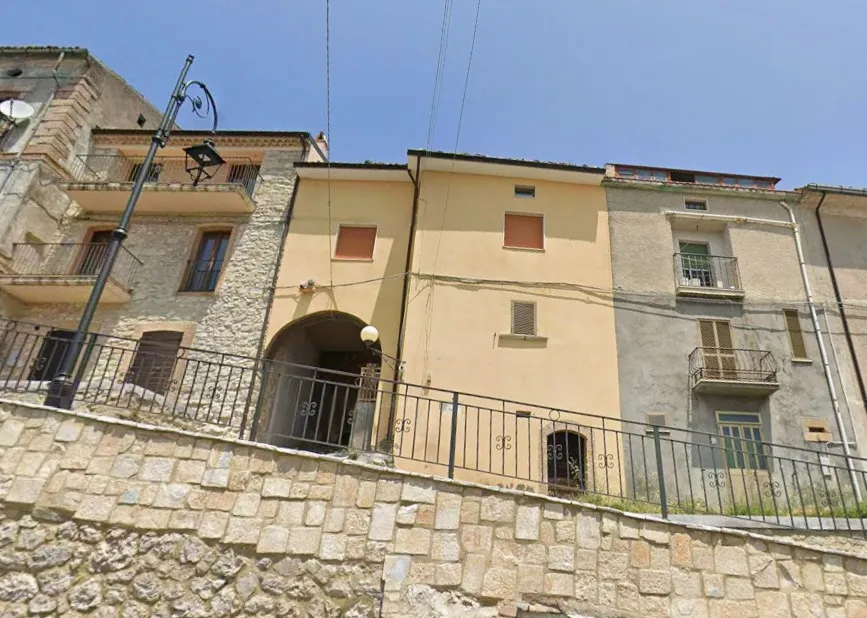 Casa indipendente con doppio ingresso