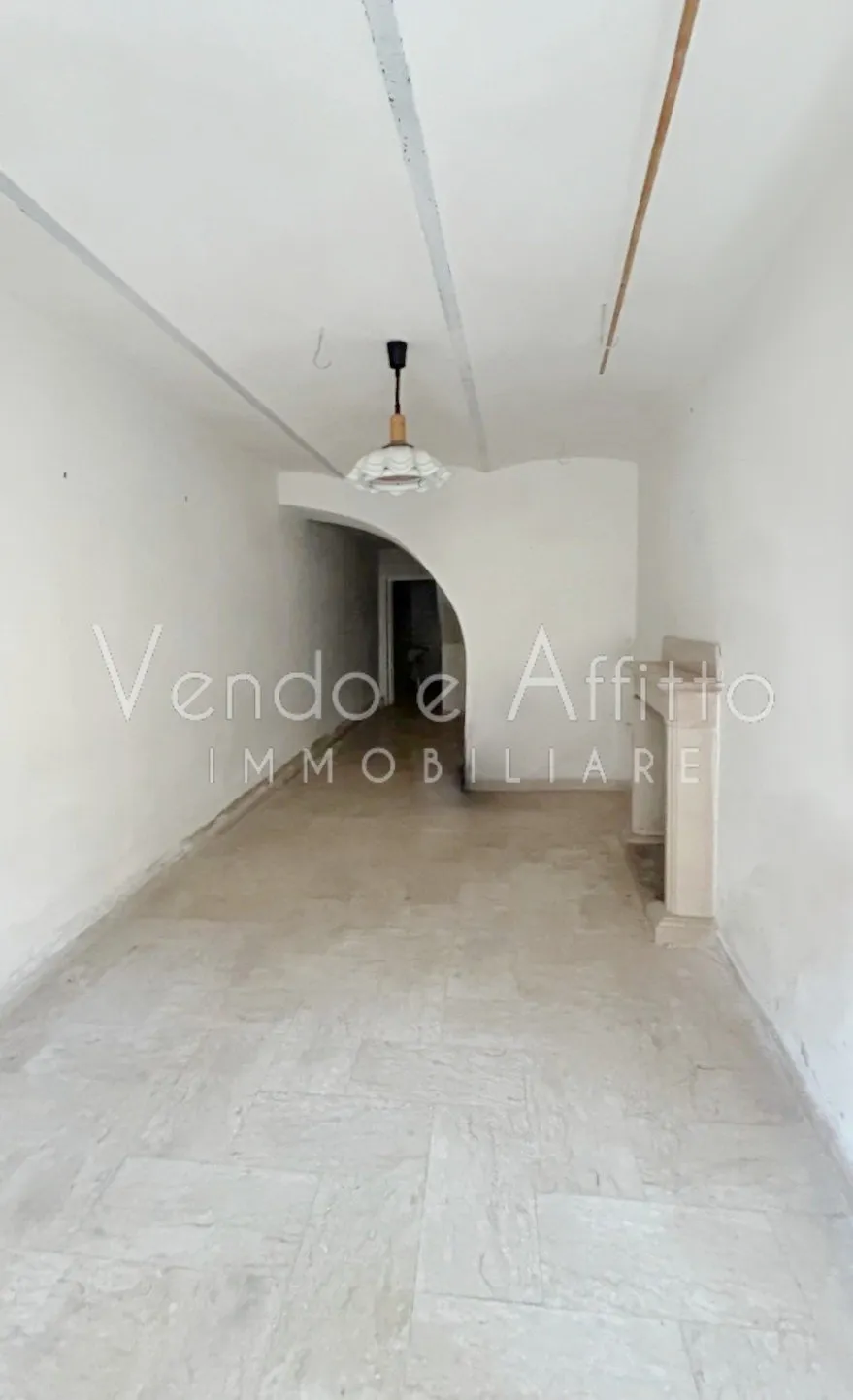 CASA INDIPENDENTE CON CAMINO A CARUNCHIO