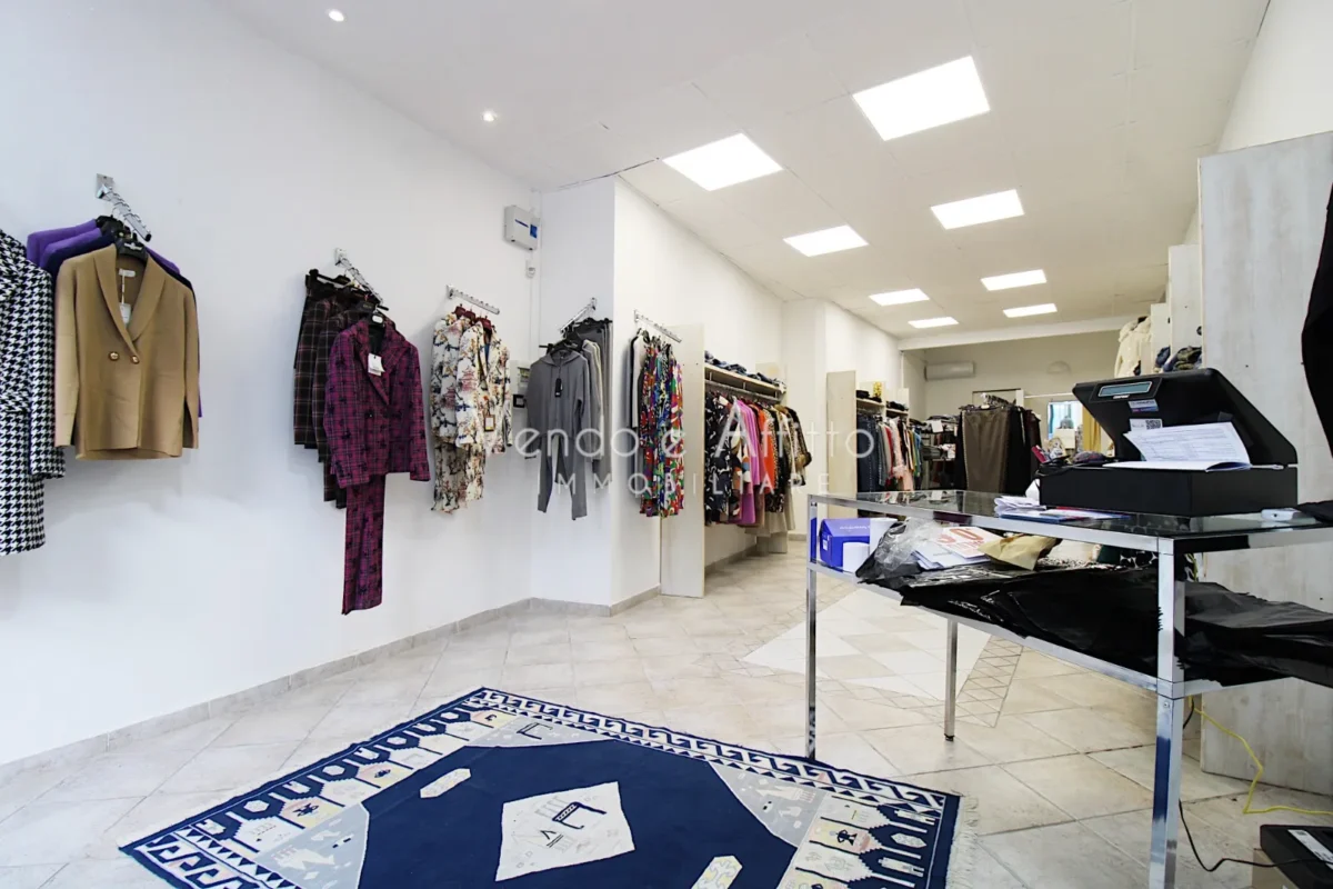 SAN SALVO CENTRO | PRESTIGIOSO LOCALE COMMERCIALE CON VETRINA SU STRADA
