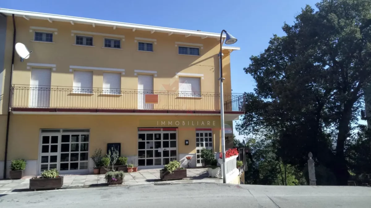 Investimento immobiliare: proprietà con locale ristorante e affittacamere a Castelmauro