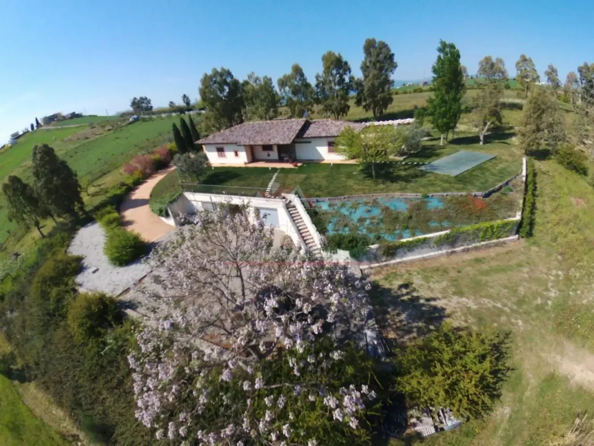 Villa esclusiva con vista mare e uliveto