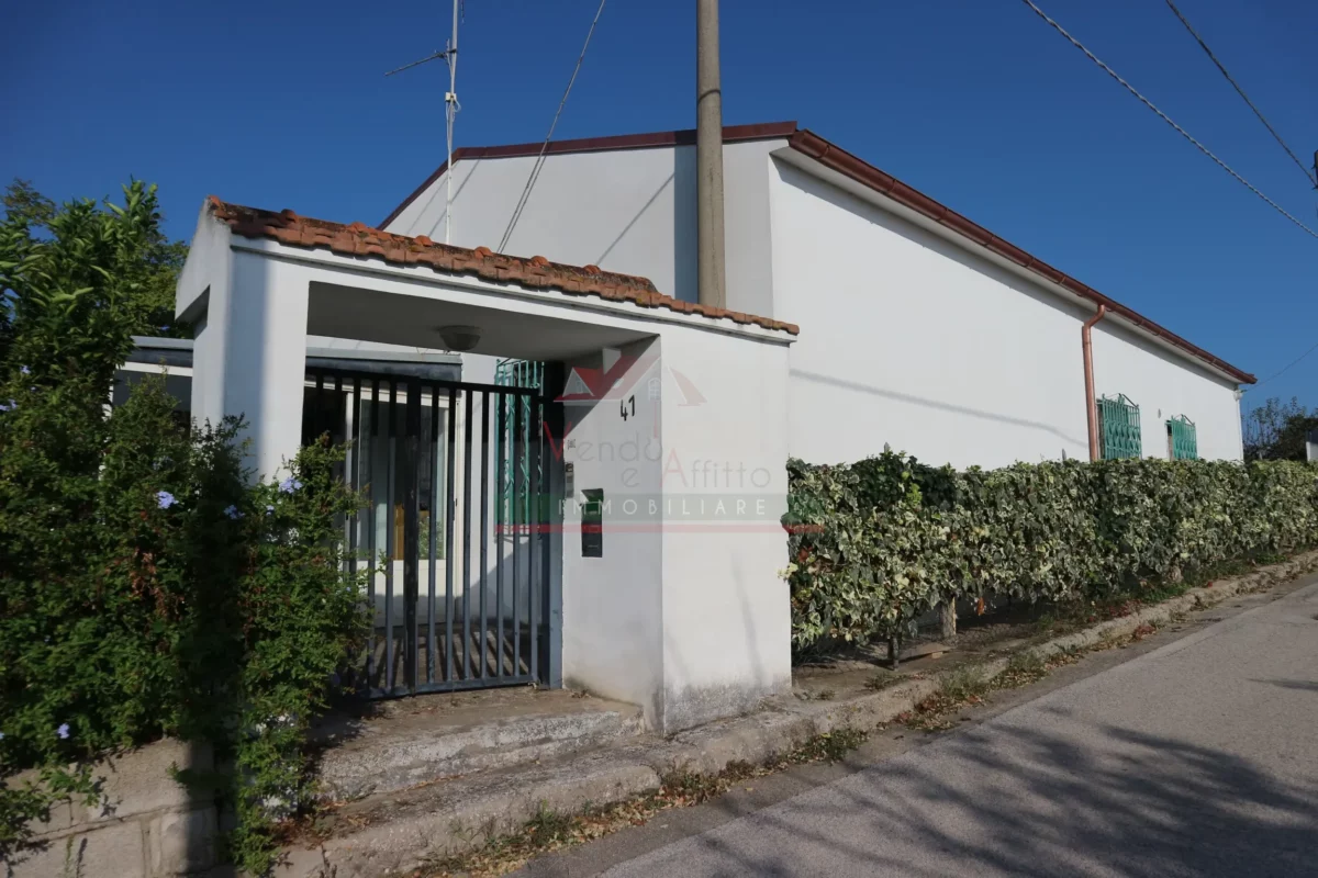 Casa indipendente e terreno in Via San Biagio